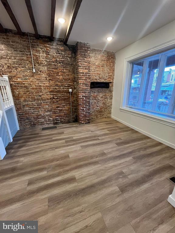 Building Photo - 5712 Cedar Ave