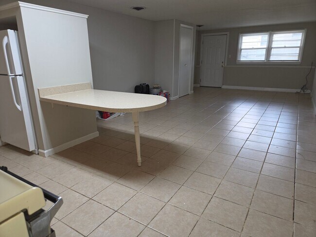 Building Photo - 1607 Highridge Dr