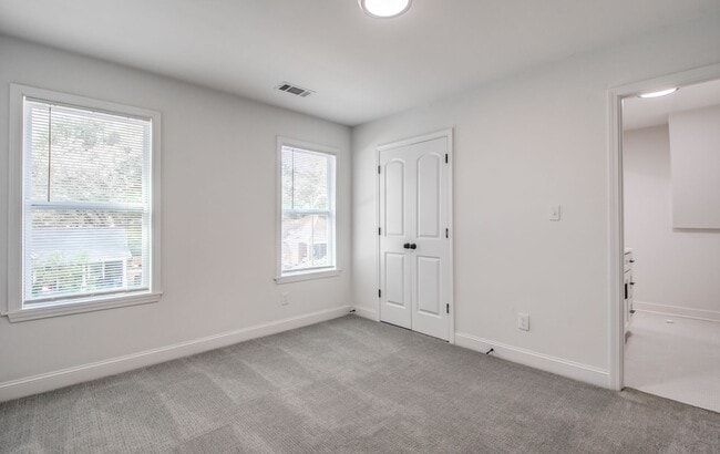 Building Photo - 1825 Young Ave