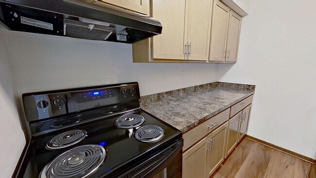 Building Photo - RENOVATED Upper 1 Bedroom 1 Bathroom Apart...