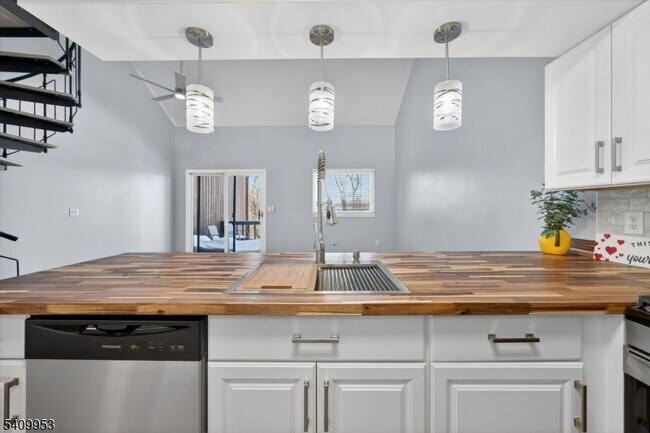 Building Photo - 7 Arapahoe Dr