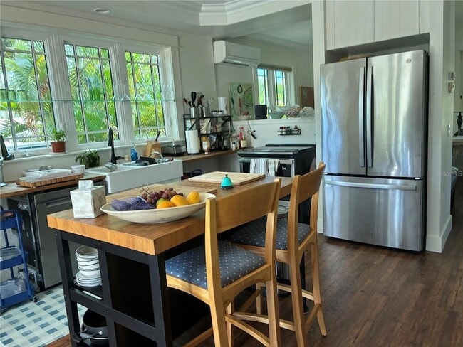 Building Photo - 385 W Cowles St