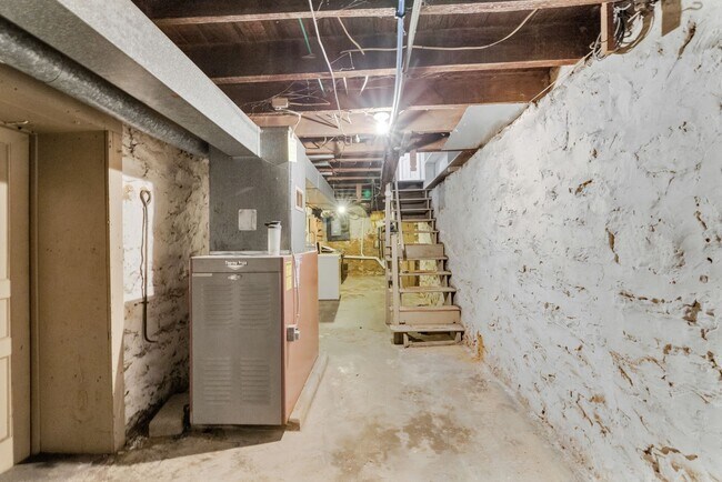 Building Photo - 325 1/2 N. Franklin St