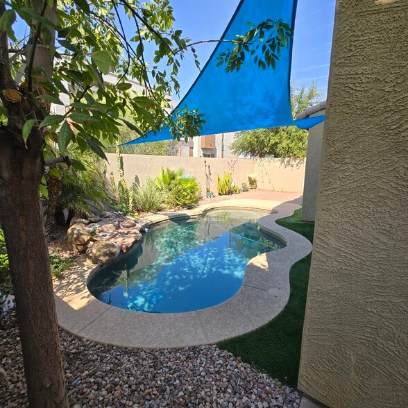 Building Photo - 280 E Indigo Dr