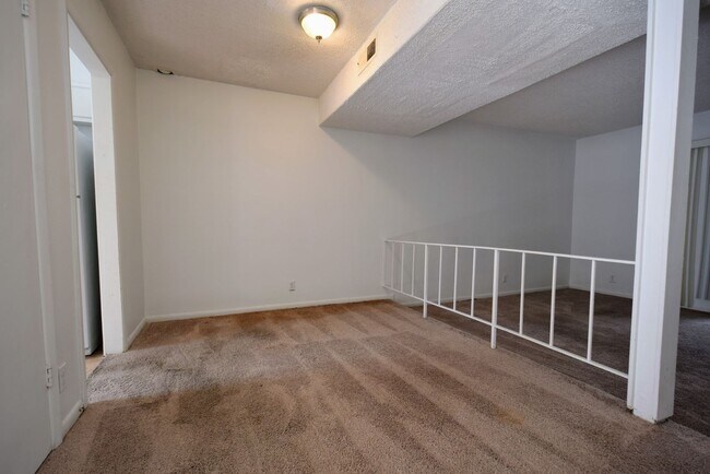 Building Photo - 573 Winding Creek Rd
