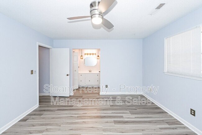 Building Photo - 176 Foxborough Rd