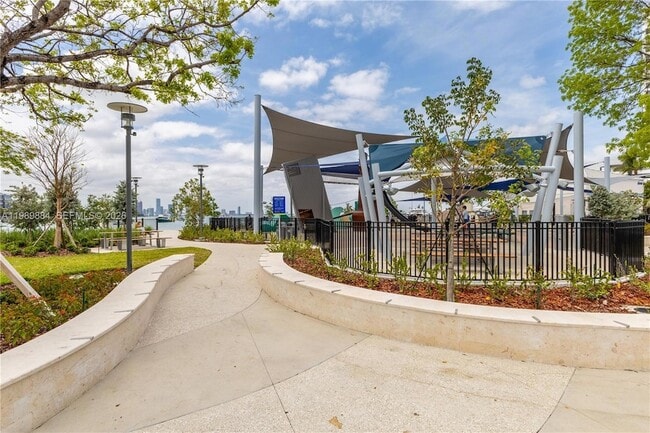 Building Photo - 1800 Sunset Harbour Dr