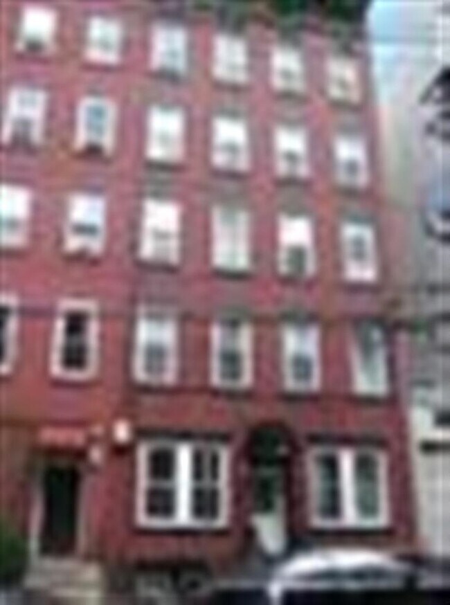 Building Photo - 231 Grand St
