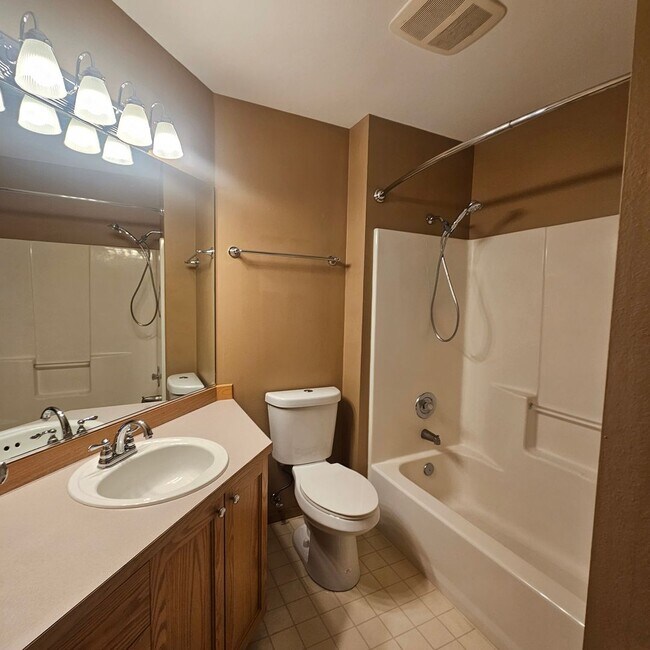 Building Photo - Move-In Ready Silverdale Home Close to Everything