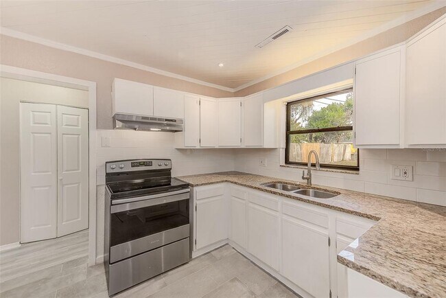 Building Photo - 1668 Cleveland St