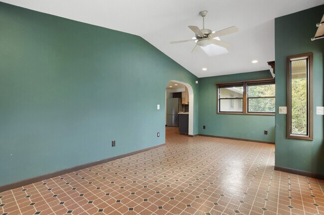 Building Photo - 1707 SW Binford Lake Pkwy