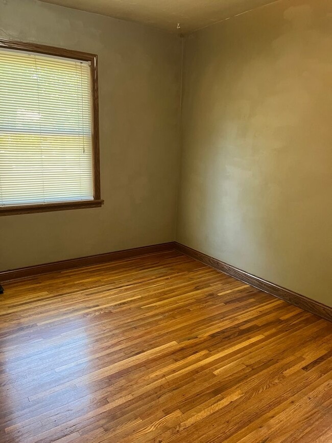 Building Photo - 868 20th Ave SE