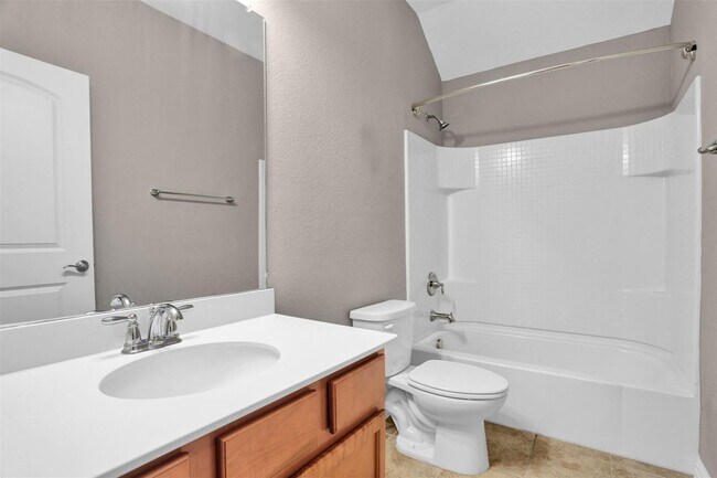 Building Photo - Located in McKinney's desirable Erwin Farms, this beautiful home exudes modern elegance and pract...