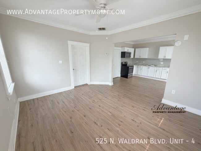 Building Photo - 525 N Waldran Blvd