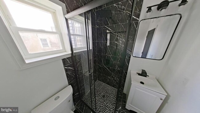 Building Photo - 3510 N Mascher St