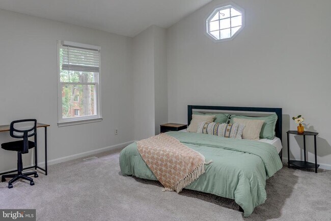 Building Photo - 3700 Roxbury Ln