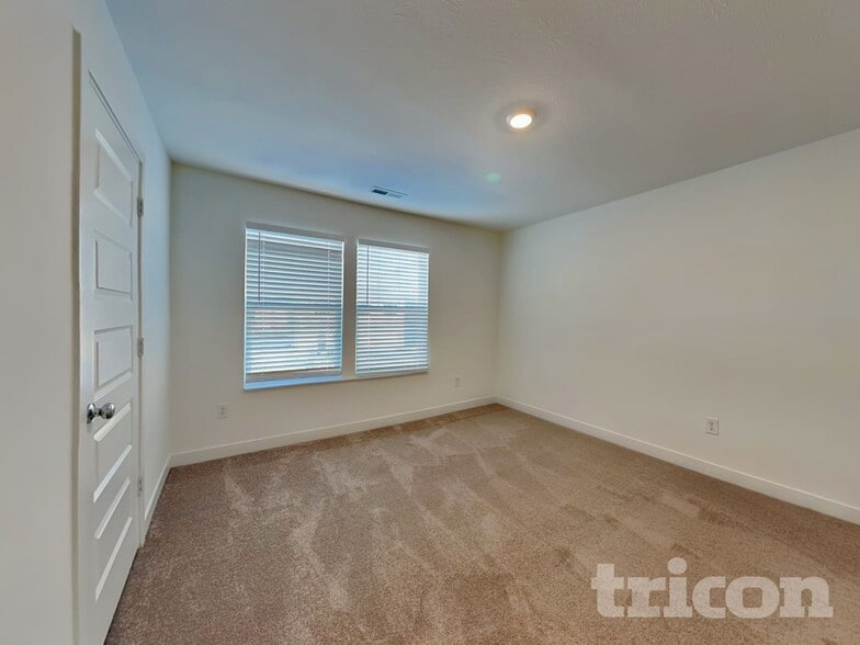 Building Photo - 11819 Moorfield Ln