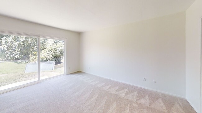 Building Photo - Spacious 4-Bedroom Home in the Heart of Or...