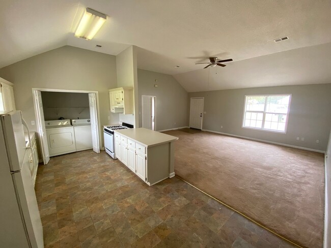 Building Photo - 2 bed 2 bath home in Shiloh neighborhood!