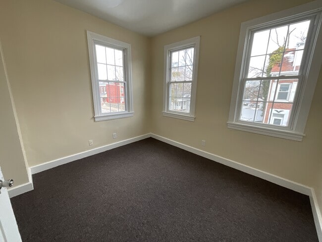 Building Photo - 544 Smith St