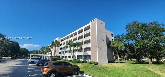 Building Photo - 1075 Riverside Dr