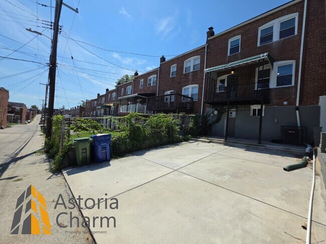 Building Photo - 1015 Lyndhurst St