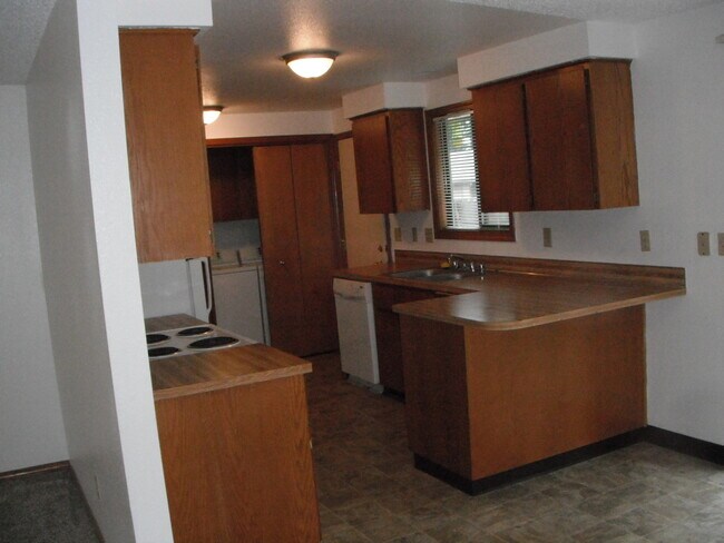 Building Photo - 1202 NE 143rd Ave