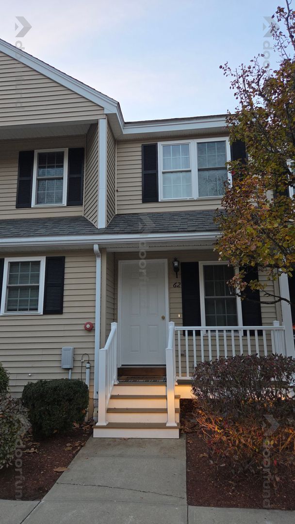 Primary Photo - 62 Constitution Dr