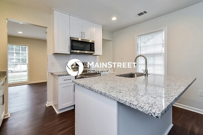Building Photo - 3 Bedroom Pet-Friendly Home in Memphis, TN with Main Street Renewal