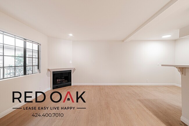 Building Photo - 4651 Cahuenga Blvd