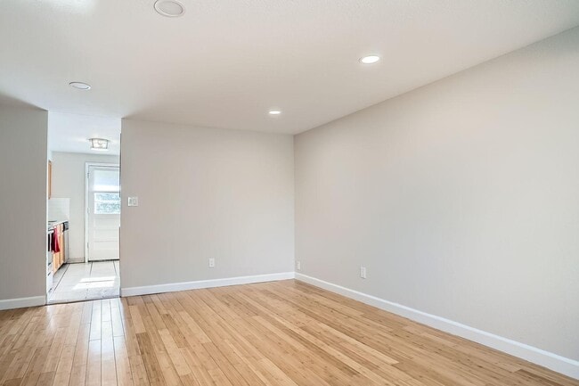 Building Photo - 1213 Miller St