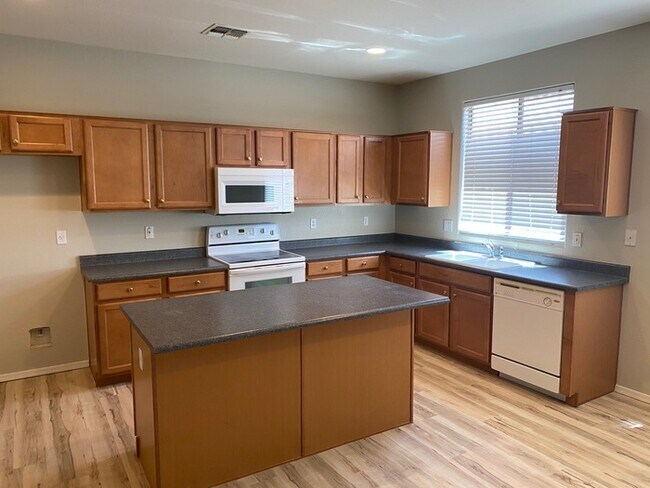 Building Photo - 3 Bed 2 Bath home in Bell West Ranch