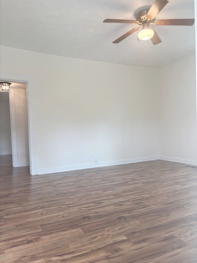 Building Photo - Maryville 37803 - 1 bedroom, 1 bath home  - Contact Jeremy Logan 865-307-2273