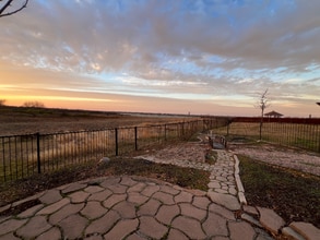 Building Photo - 4205 Lakeside Dr