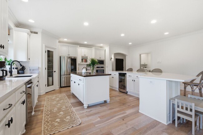 Building Photo - {10500} Luxury Living in Mills Crossing Estates +  Spacious Floorplan with Designer Finishes