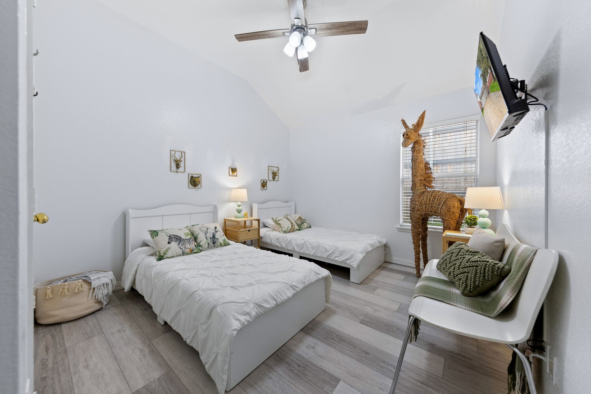 Building Photo - 4835 Crown Dr