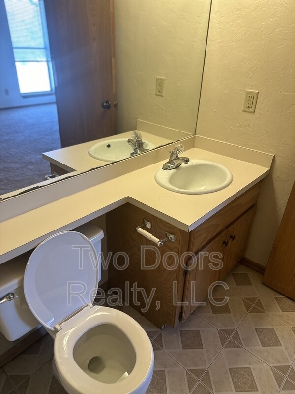 Building Photo - 2204 Shadowridge Dr