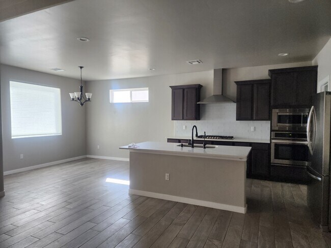 Building Photo - 6040 Arosa St