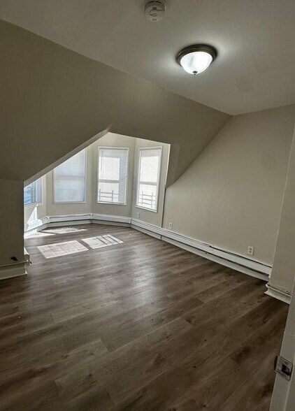 Building Photo - 211 Fairmount Ave