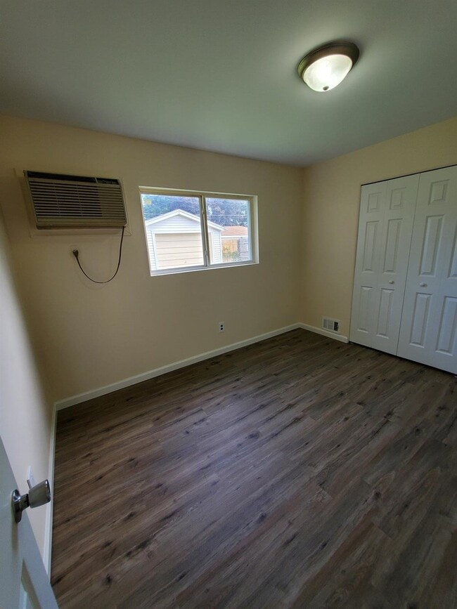 Building Photo - Updated 3 Bedroom Ranch w/ Tiled Flooring ...