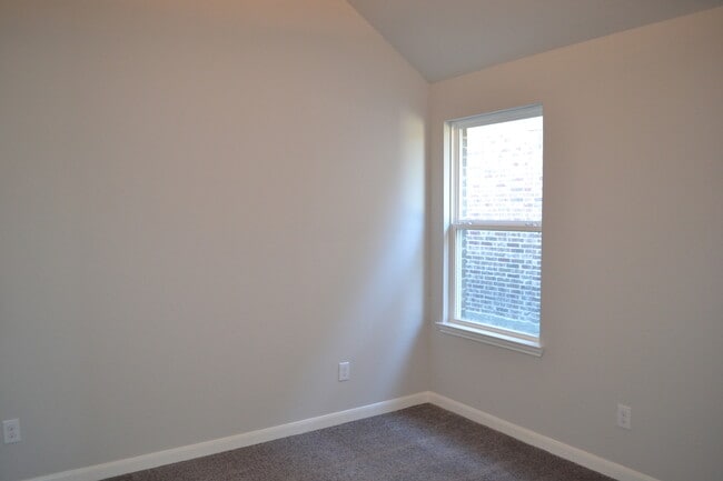 Building Photo - Gorgeous 4-bedroom home!