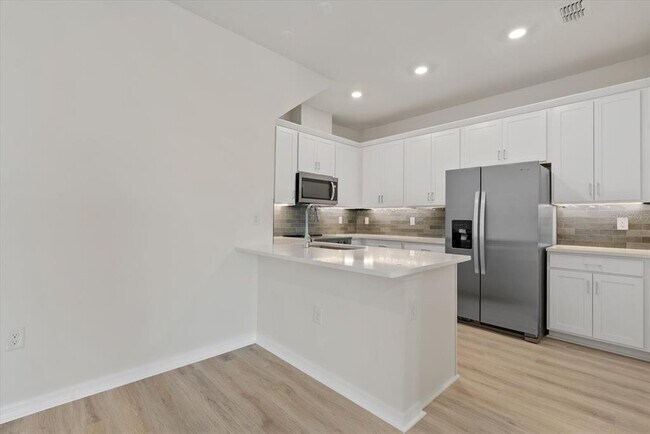 Building Photo - 7566 Sea Oak Ct