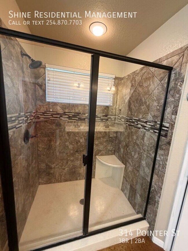 Building Photo - 314 Pointer St