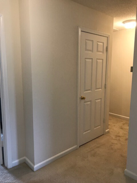 Building Photo - Spacious 3BR, 2.5BA Townhome in Chapel Hill