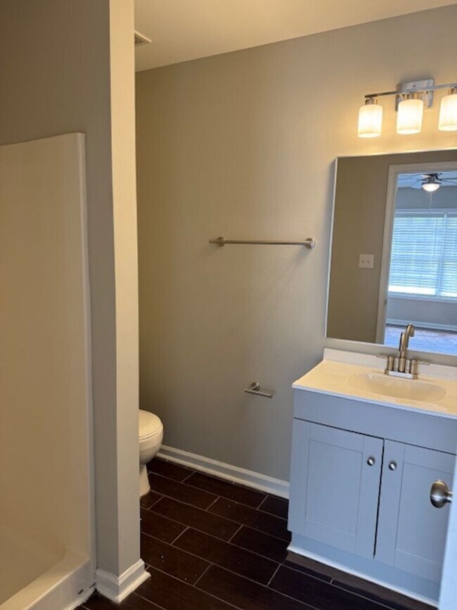 Building Photo - Available Now! MUST SEE!