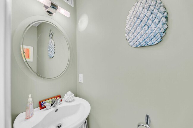 Building Photo - Coastal Living in the Heart of Folly Beach