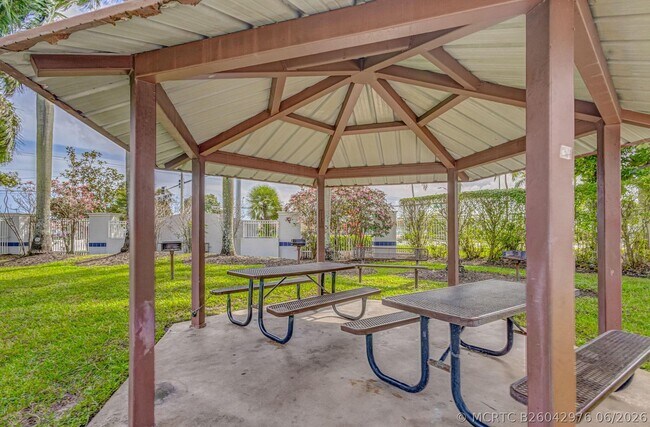 Building Photo - 1107 Big Torch St