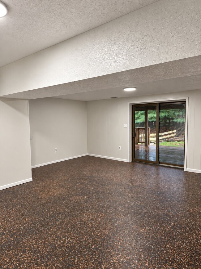 Building Photo - 10 W Orange Ct