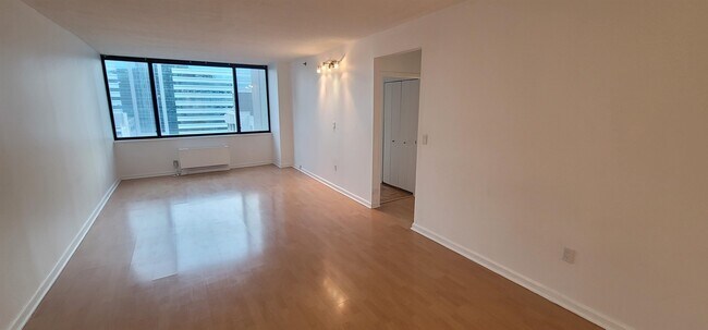 Building Photo - 45 River Dr S