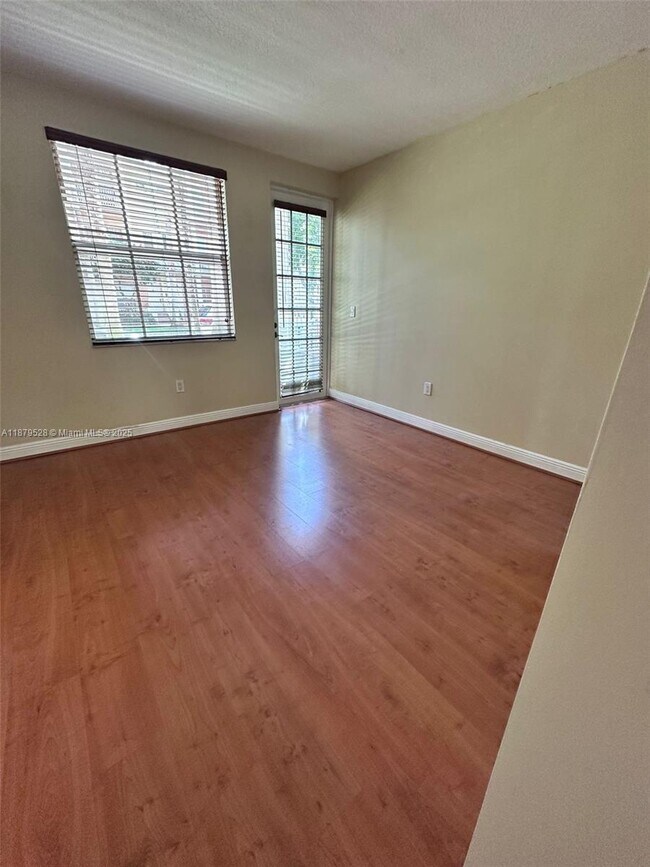 Building Photo - 1331 SW 3rd Ct